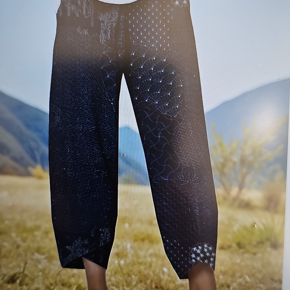 NWT Women's Capri Boho Beachy Casual Pull On Pant XL Blues Whites - Picture 14 of 14